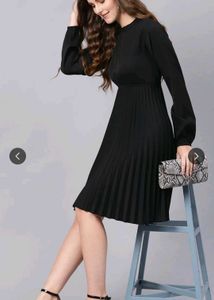 Elegant Black Pleated Midi Dress