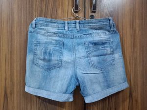 Classic Denim Shorts On Discounted Price💥