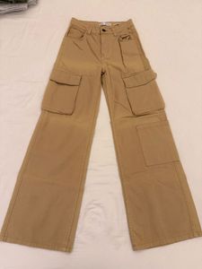 BEIGE CARGO PANTS