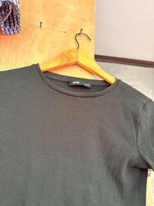 Ribbed Black Long Sleeve Crop Top