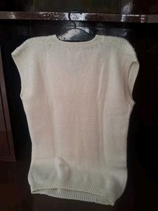 Cream V-Neck Sleeveless Knit Hand-made sweater