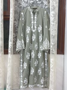 Elegant Pakistani kurta set
