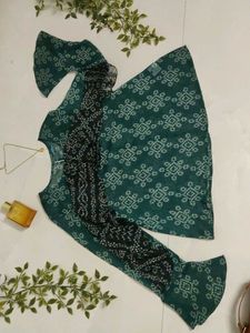 Green top with Bell Sleeves🌿✨