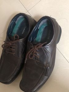 Classic Brown Leather Lace-Up Shoes