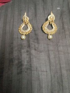 Exquisite Gold Dangle Earrings with Pearls