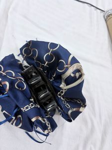 Blue Chain Print Claw Clip