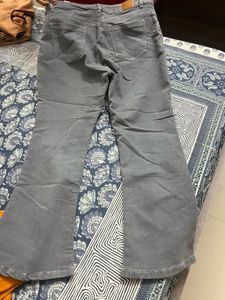 2 assorted Flared Jeans