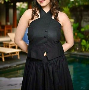 Chic Black Halter Neck Crop Top