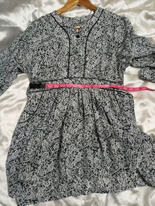 Women Printed Top With Pockets