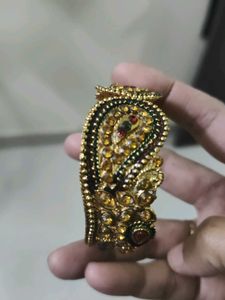 Elegant Gold-Tone Openable/Adjustable Bangle