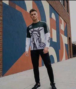 Unique Statue of Liberty Graphic T-Shirt (size-L)