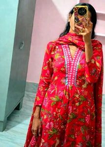 Elegant Red Floral Kurta Set