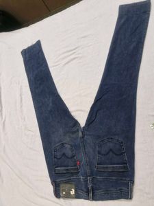 UCB Lightweight Puffer Jacket + Levi's Jeans Combo