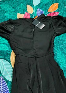 SHEIN Black Puff Sleeve Dress