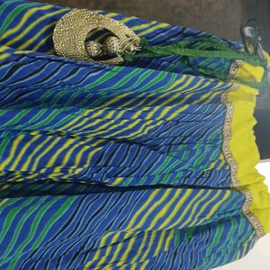 skirt cum ghagra lehariya with beautiful border n Latkan. never worn. best for navratri