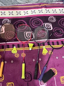 yonex and lining badminton with 3 set of suttlebox