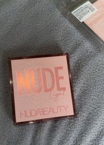 Huda Beauty Nude Light Foundation