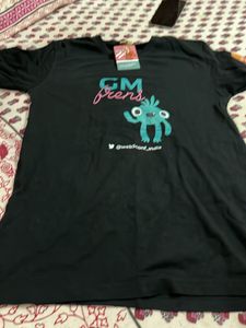 black tshirt bust 38
