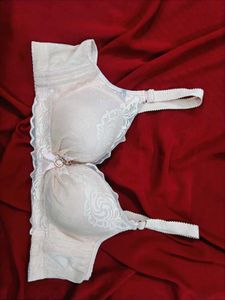 🇳🇿💫🎀Lace Trimmed Padded Bra