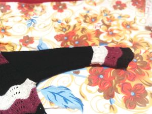 Chic Black &amp; Burgundy Knit Cardigan