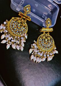 Title: Elegant Golden Kundan & Pearl Chandbalis