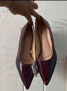 👠Chic Burgundy Patent Pumps