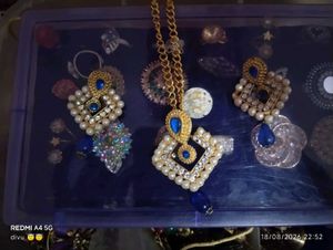 Exquisite Pearl &amp; Blue Stone Jewellery Set