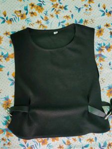 SALE‼️‼️‼️Black Sleeveless Blouse with Buckle Deta
