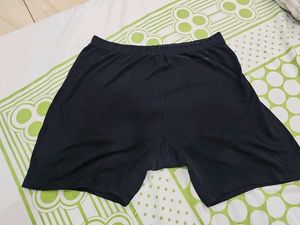 Comfortable Black Shorts used