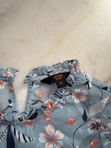 Floral blue zink Ruffle Neck Top