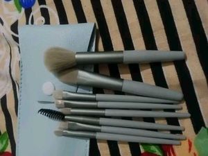 Light Blue Makeup Brush Set with Pouch