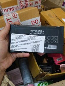 makeup revolution highlighter and contour palatte