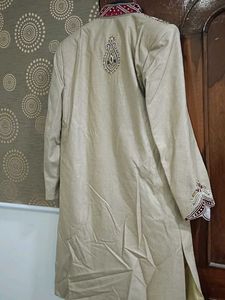 Men's Embroidered Kurta