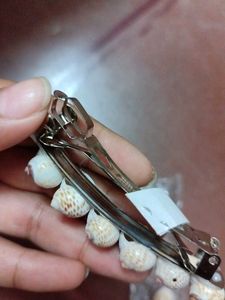 Shell Hair clip
