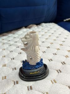 Singapore Bell + Lion Showpiece ♟️
