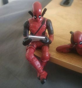 Deadpool X 2 Figurine