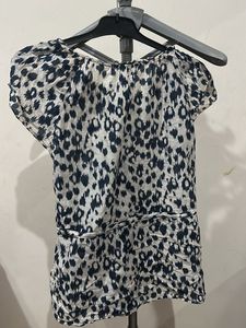 Chic Leopard Print Top