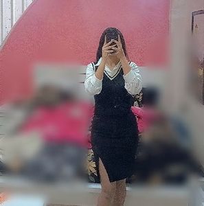 Chic Black Skirt with Side Slit