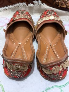 Embellished orange Juttis