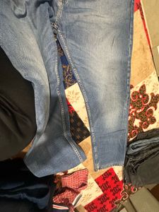 Levi's Light Wash Jeans - Stylish and Comfortable