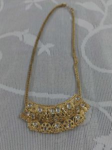 Elegant Gold-Tone Necklace w Sparkling White st