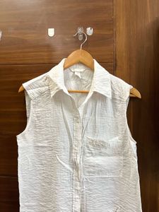 H&amp;M Sleeveless White Textured Shirt