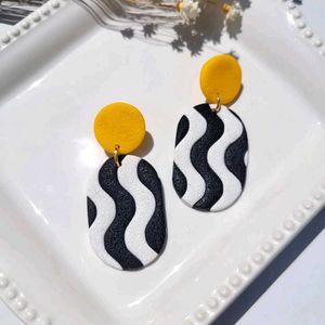 Retro Black & White Wave Earrings