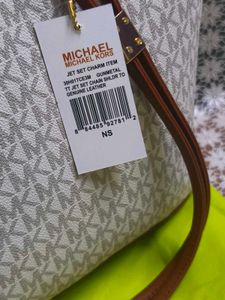Michael kors Premium off-white Tote 🥹