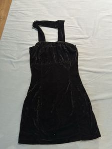 Elegant Black Velvet Mini Dress - Xs