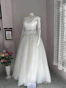 BEAUTIFUL WHITE GOWN