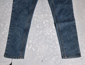 Trendy Woman Ketch Jeans