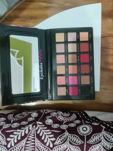 Eyeshadow Palette - 16 Shades