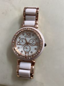 Elegant Women's Rose Gold &amp; White GUCCI Watch
