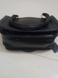 Chic Black Handbag